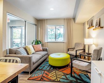 Woodspring Suites Naples East - Neapol - Pokój dzienny