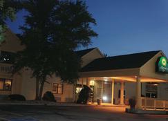 La Quinta Inn by Wyndham Omaha Southwest - Omaha - Rakennus