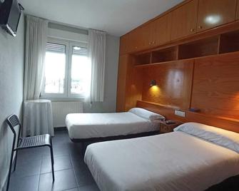 Hostal Puente Azud - Aviles - Ložnice