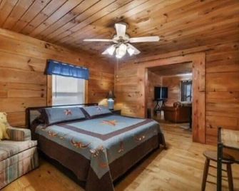 Pigeon Ridge cabin/Cumberland State Park 2B/2B - Crossville - Bedroom