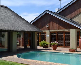 Castello Guesthouse Vryburg - Vryburg - Piscina