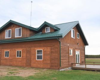 Timberland Lodges - Tamarac Lodge, lower suite - Tisdale - Building