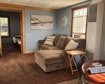Sturgeon Cabin - Fremont, Wi - Fremont - Living room
