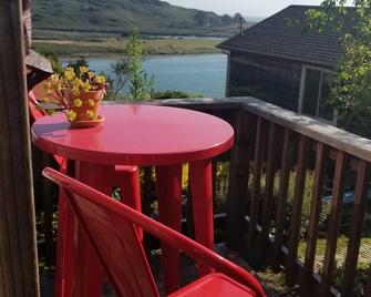 SueSea's by the Sea Shore - Jenner - Balcony