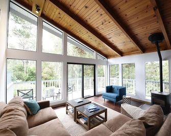 Stunning Aptos Home with Treetop Views Adjacent to the Seascape Golf Course - Aptos - Obývací pokoj