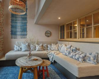Shirehall Apartments - Holt - Living room