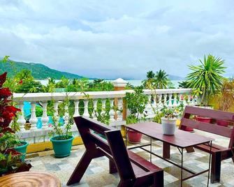 Penthouse Suite with Patio and Viewing Deck - Virac - Balcony