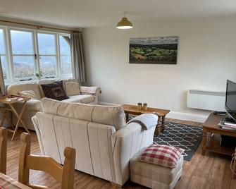 A one bedroom self catering property in an idyllic valley setting. - Dursley - Living room