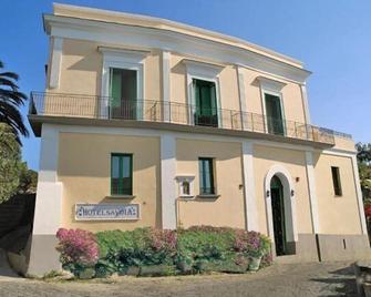 Hotel Savoia - Procida - Building