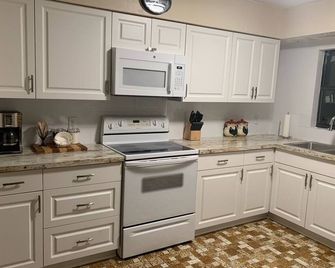 Get-A-Way - Perfect For Relaxing & Fishing Yet Close To Major Attractions. - Lake Placid - Kitchen