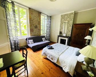 Domaine le Baraillot, Chambres et repas d'hôtes, soirée étape - Aiguillon - Chambre