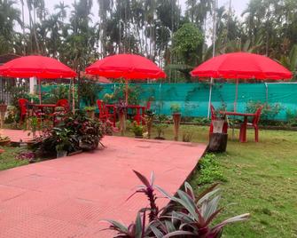 Hotel O Home Thulung Homestay - Chālsa - Patio