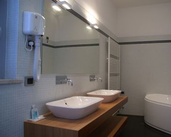 Blue Hotel - Suzzara - Baño