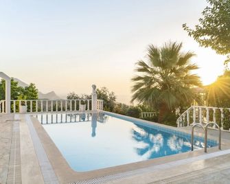 Apa Mountain Lodge - Adalia - Piscina