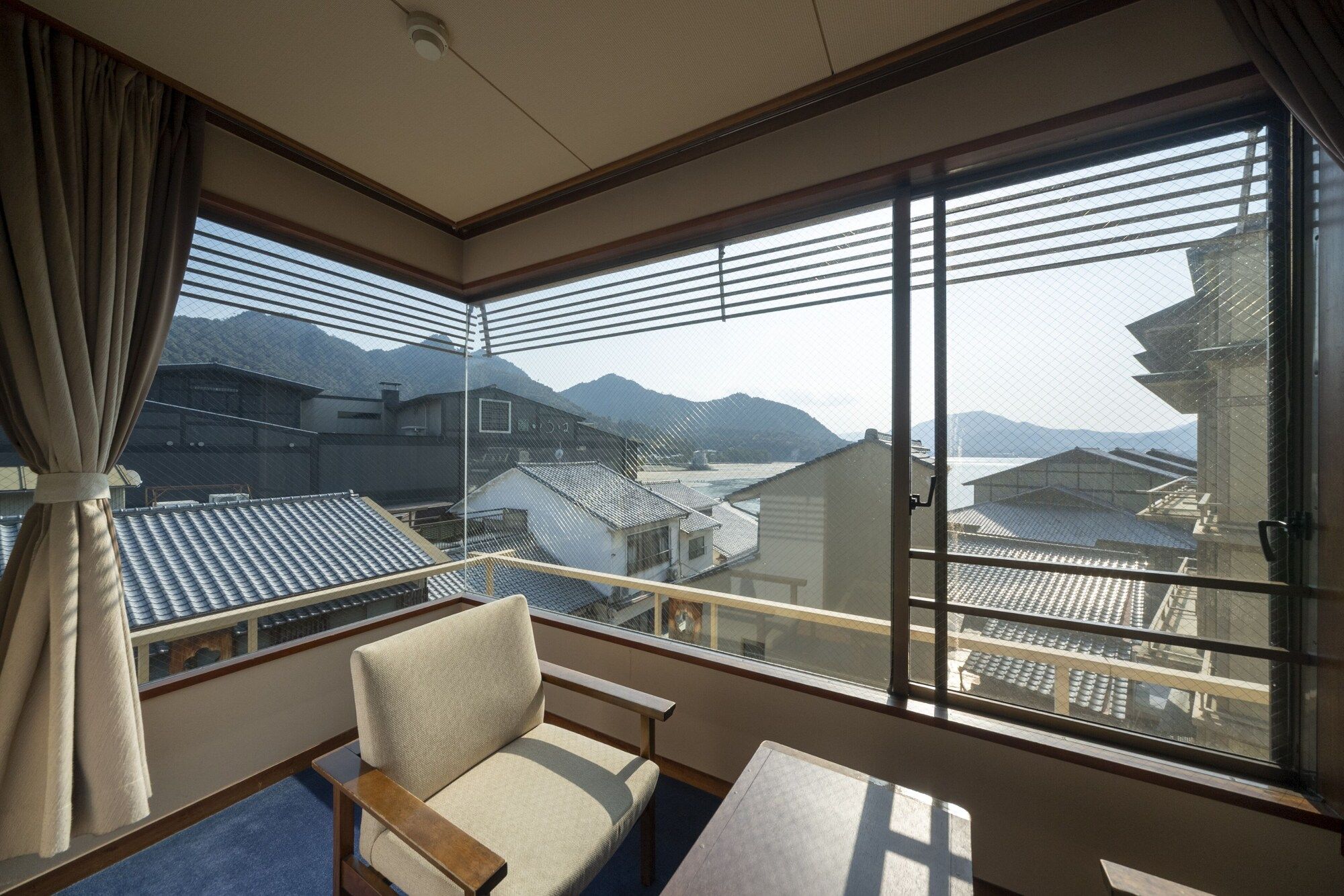 هوتل مياريكيو - هاتسوكايتشي - شرفة