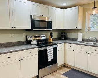 Charming 2-bedroom house in historical Galesburg neighborhood - Galesburg - Küche