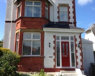Black Sheep Lodge - Holyhead - Building