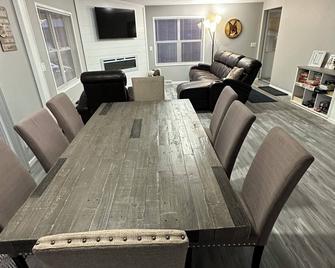 Devils Lake’s Hidden Gem - Devils Lake - Comedor