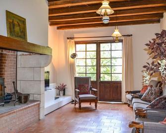 Beautiful Home In Durfort Lacapelette - Durfort-Lacapelette - Sala de estar