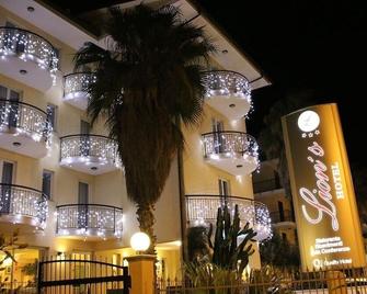 Lion's Hotel - Falerna - Building