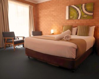 Golden Chain Aalana Motor Inn - Cowra - Bedroom