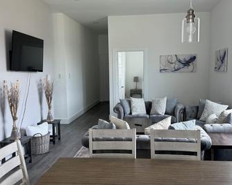 Spacious 4-bedroom house, Sleeps 8 with WiFi, AC in Dallas - Dallas - Sala de estar