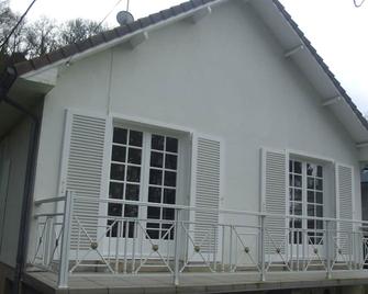 House in Balearic resort at 900 m. from the beach and shops - Jullouville - Bâtiment
