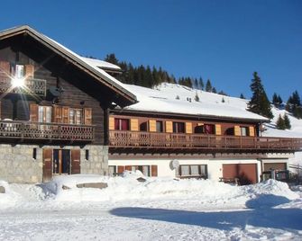 Hôtel Restaurant Le Relais - Val-d'Illiez - Building