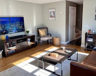 Contemporary East Side Townhouse - Providence - Living room