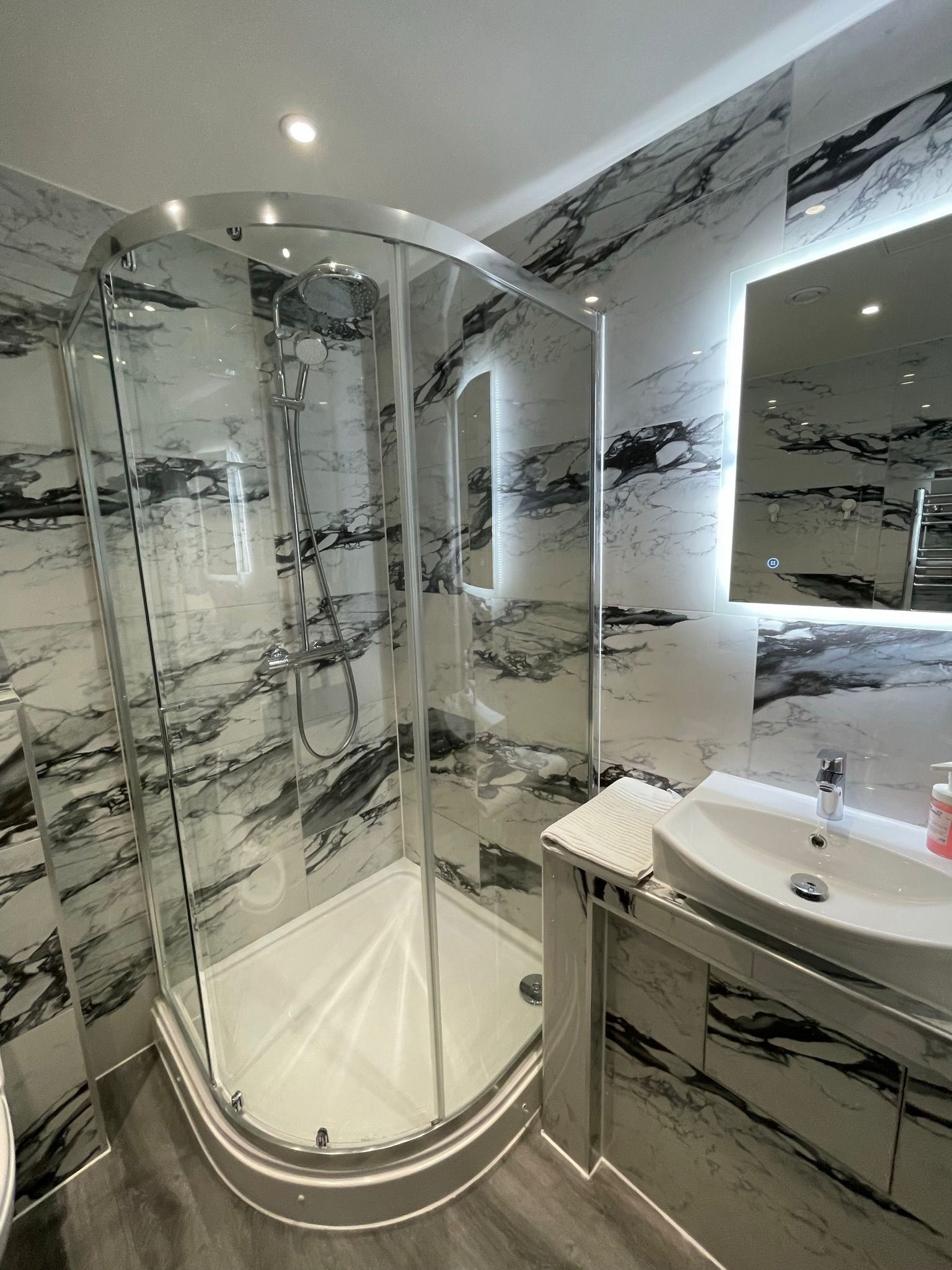 Ilford Grand Hotel - Ilford - Bathroom