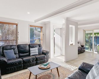 1 23 Booyong Street - Evans Head - Living room