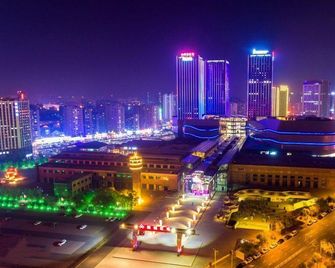 Summer Yanyan E-sports Apartment (Harbin Haxi Wanda Plaza High-speed Railway Station) - Harbin - Bedroom
