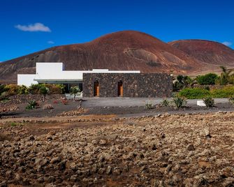 Luxury Villa 4-5 people. Wifi. At 8km magnificent beaches. Wonderful views - La Oliva - Gebäude