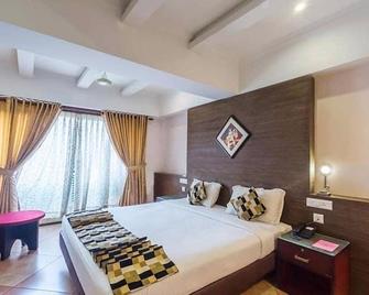 Pearl Royal International Hotels & Resorts Pvt Ltd - Thodupuzha - Bedroom