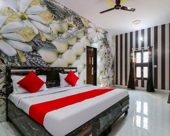 Hotel O Sawera Hotel And Restorent - Bhiwāni - Bedroom