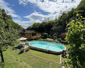 Wonderful villa for 6 guests with internet, private pool, TV, patio, pets allowed and parking - Massa e Cozzile