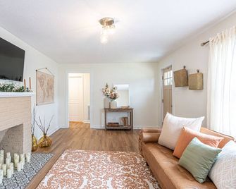 Cozy Cottage by the Clinch River - Clinton - Sala de estar