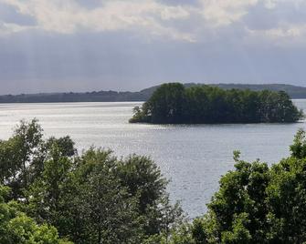 Large Lake Plön, family-friendly and modern with a lot of peace and nature - Dersau - Strand