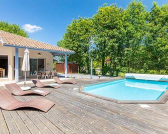 Villa Avec Piscine Chauffée au Calme - Lesperon - Piscine