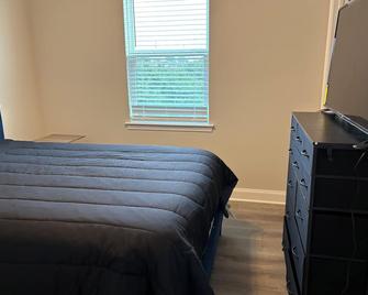 Charming 3-bedroom house in fantastic Kenner with WiFi, AC - Kenner - Habitación