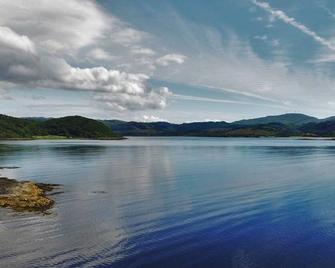 Malabar Chalet with Full Length Windows and Spectacular Loch Views - Lochgilphead - Beach