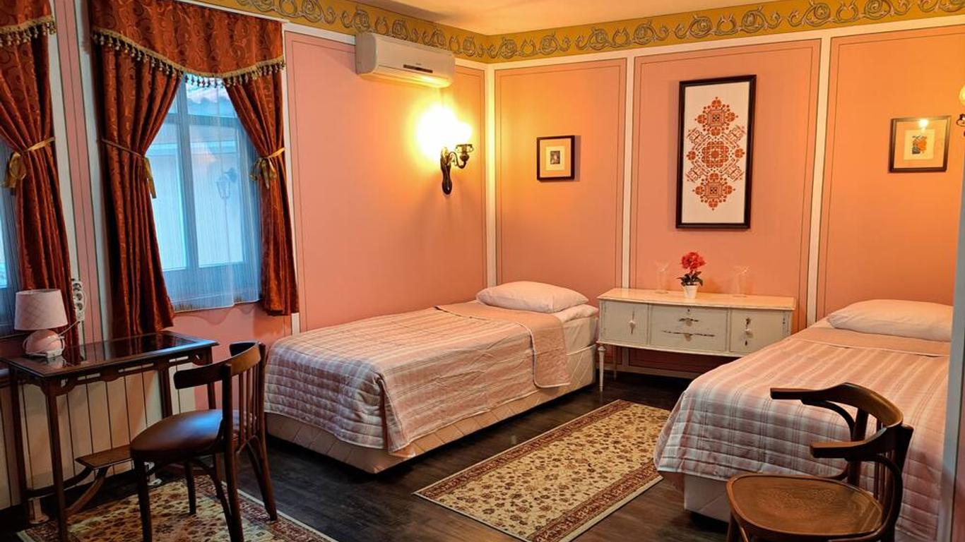 Family Hotel at Renaissance Square