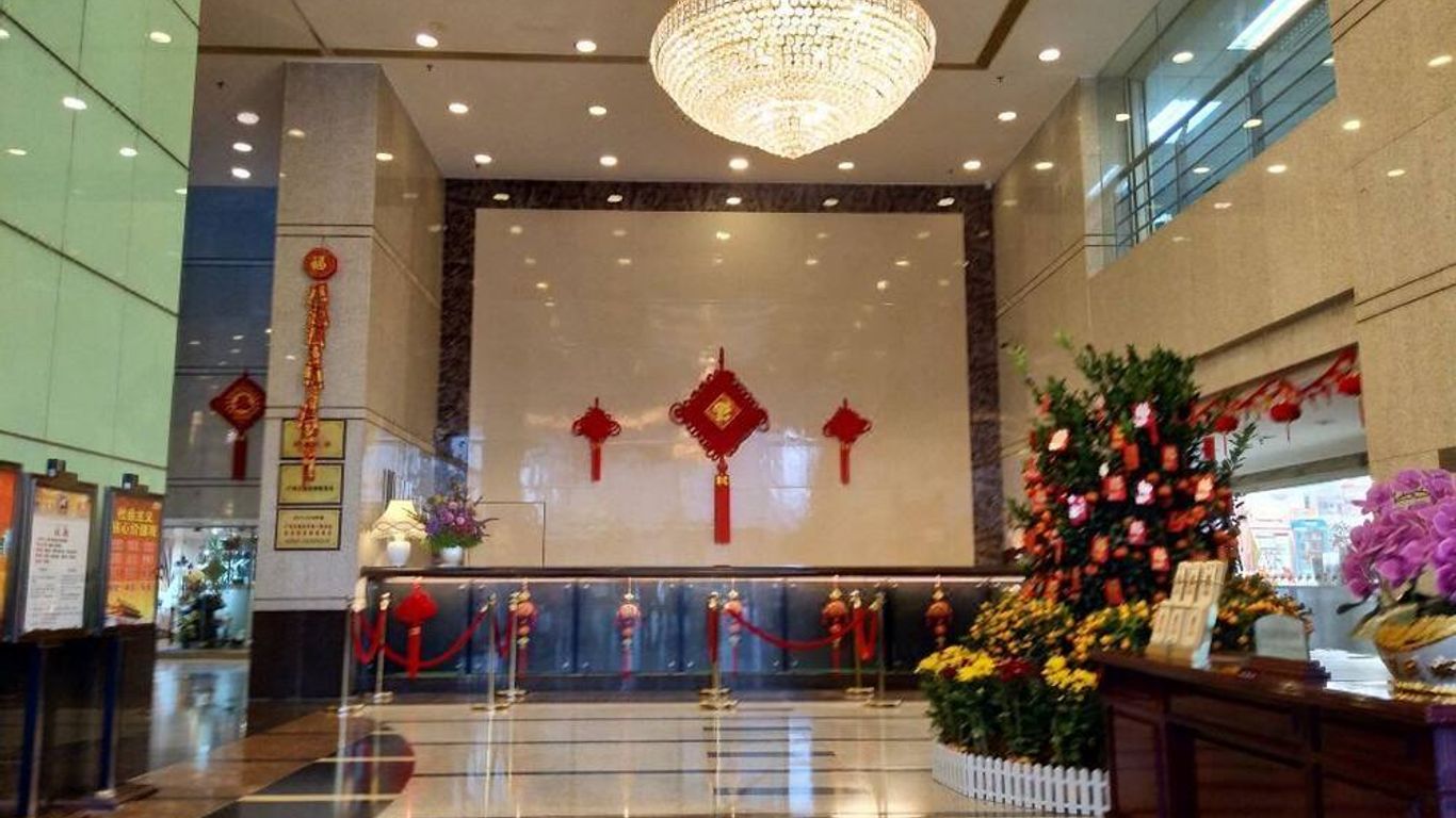 Skyline Plaza Hotel