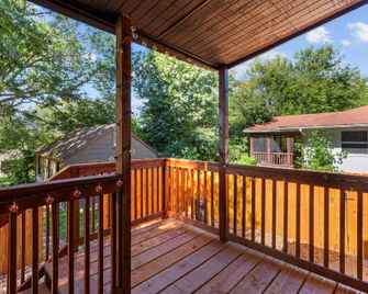 Stylish Home Near Wine Country - Jz Vacation Rentals - Washington - Balcony