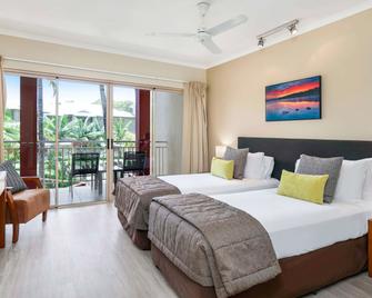 Mantra Amphora - Palm Cove - Bedroom