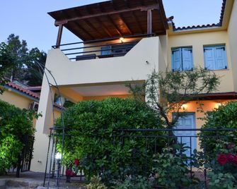 Dina Hotel - Plati - Κτίριο