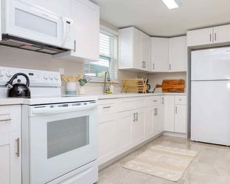 La Vie Boheme 1 - Relaxing Retreat w Parking - Coral Gables - Cocina