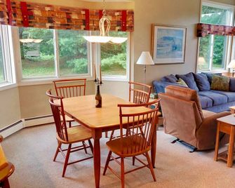 G4 Modern home with AC within walking distance of golf course and Mt Washington Hotel - Carroll - Jídelna