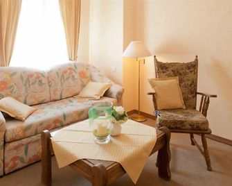 Landhotel Sauerländer Hof - Eslohe - Wohnzimmer