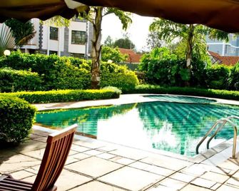 Natural Oak Apartments - Nairobi - Pool